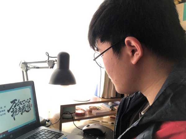 nEO_IMG_高三1班 国旗下的讲话.jpg
