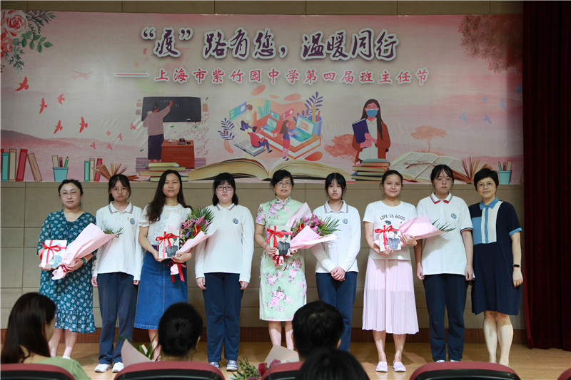 高三校领导赠书2.jpg