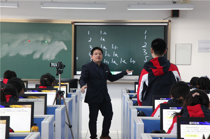 邹康.jpg