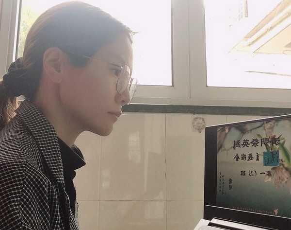 nEO_IMG_高一2班主任照片1.jpg